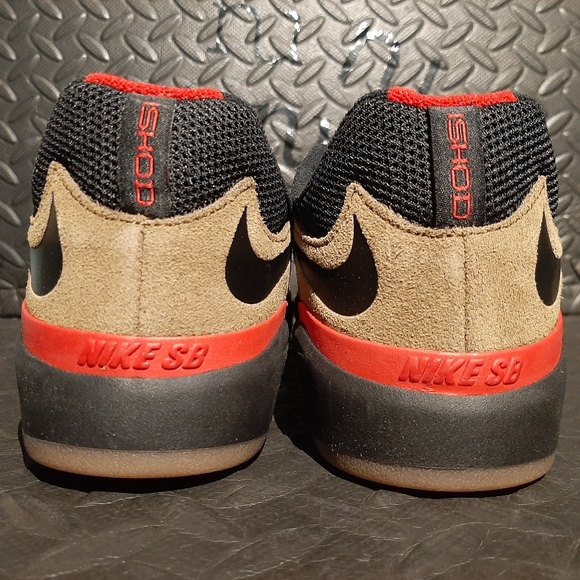 Nike SB Ishod Light Olive DC7232-300 - Picture 7 of 10